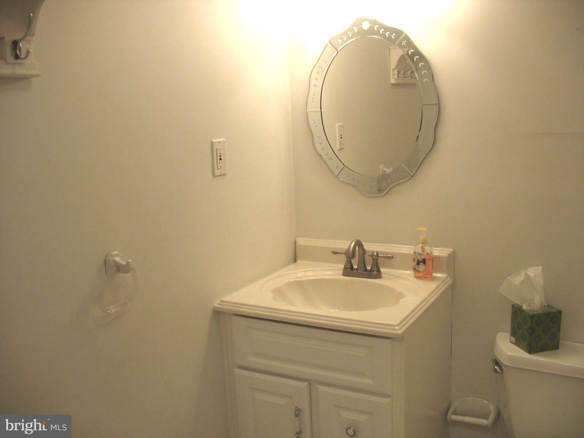 1605 Myamby Road Baltimore, MD 21286 - Photo 6 of 51 Hall Bath