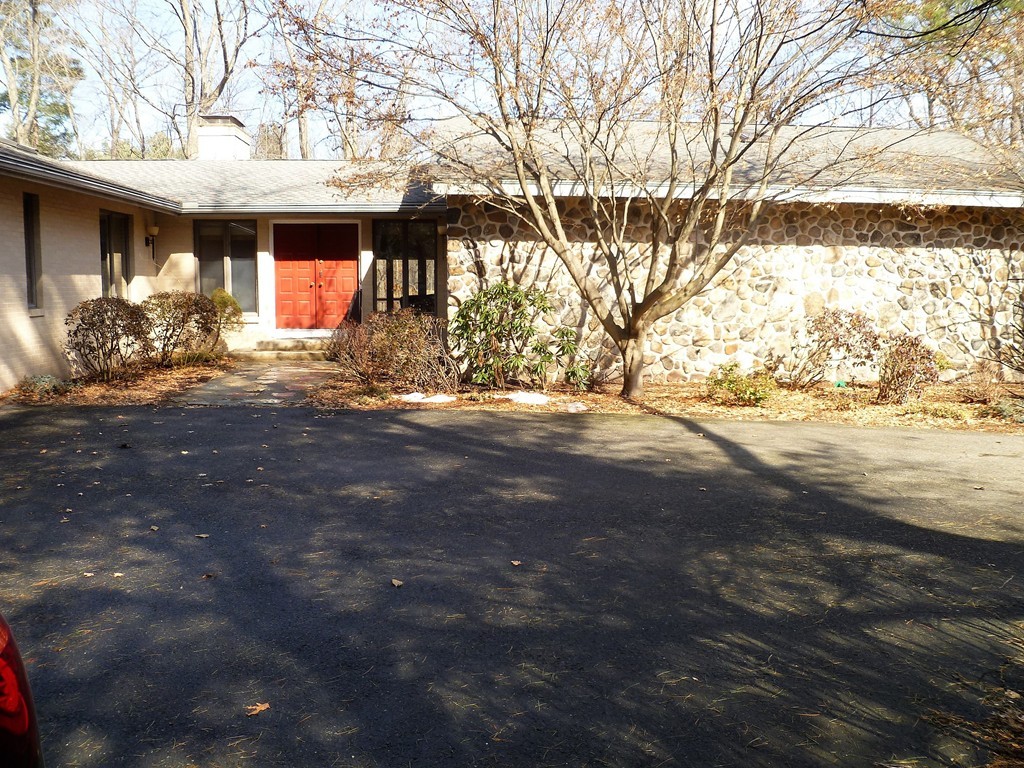 580 Wolf Swamp Road Longmeadow, MA 01106 - Photo 1 of 25 Gallery Image 1