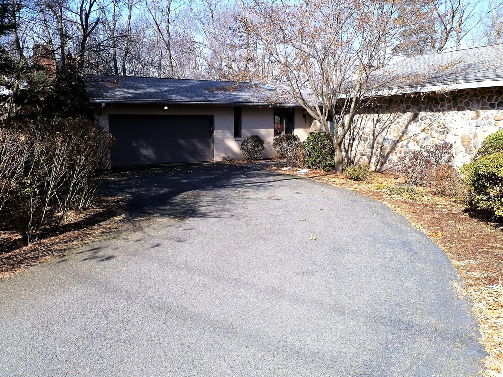 580 Wolf Swamp Road Longmeadow, MA 01106 - Photo 2 of 25 Gallery Image 2