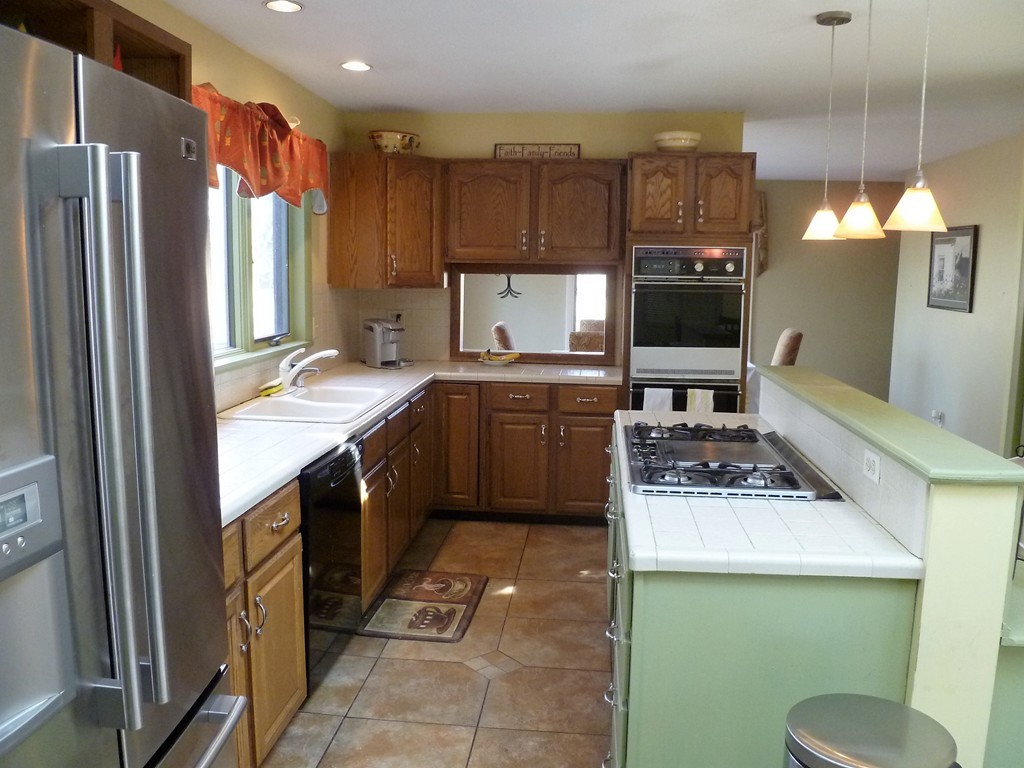 580 Wolf Swamp Road Longmeadow, MA 01106 - Photo 4 of 25 Gallery Image 4