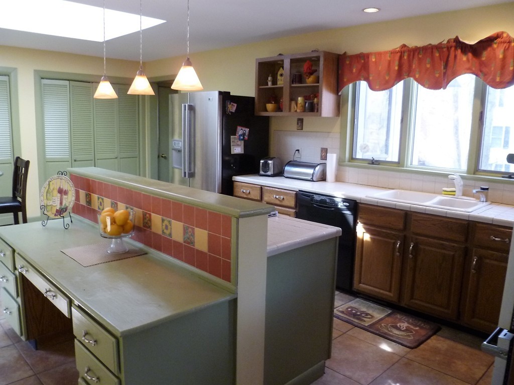 580 Wolf Swamp Road Longmeadow, MA 01106 - Photo 5 of 25 Gallery Image 5