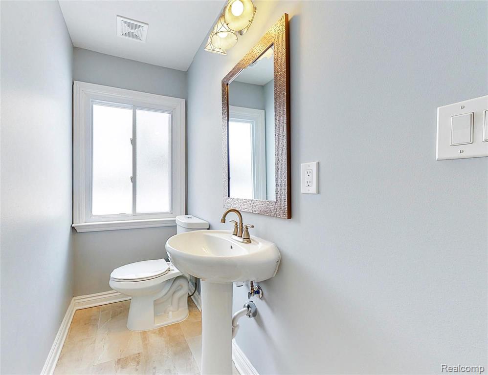 18244 Beverly Road Beverly Hills, MI 48025 - Photo 19 of 30