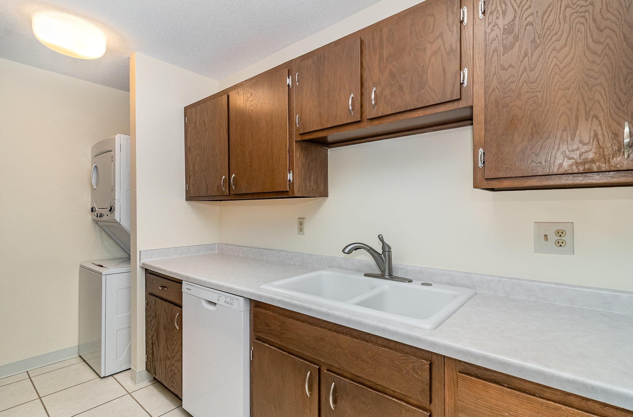 7880 Rimbley Road Woodbury, MN 55125 - Photo 5 of 16 Gallery Image 5