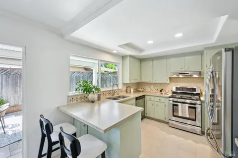 $825,000 | 215 Hemlock Drive, Healdsburg, CA 95448