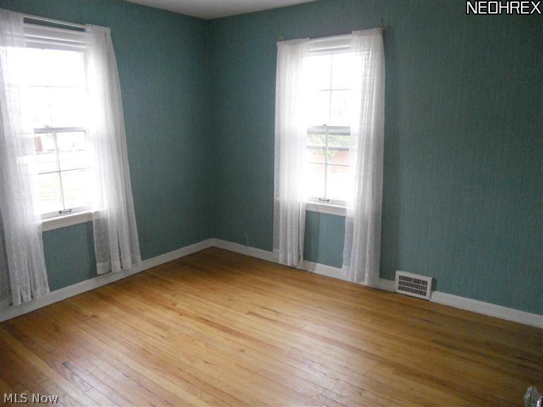 2168 Vernon Road University Heights, OH 44118 - Photo 9 of 11 Bedroom #3 with Gleaming Hardwood Floors