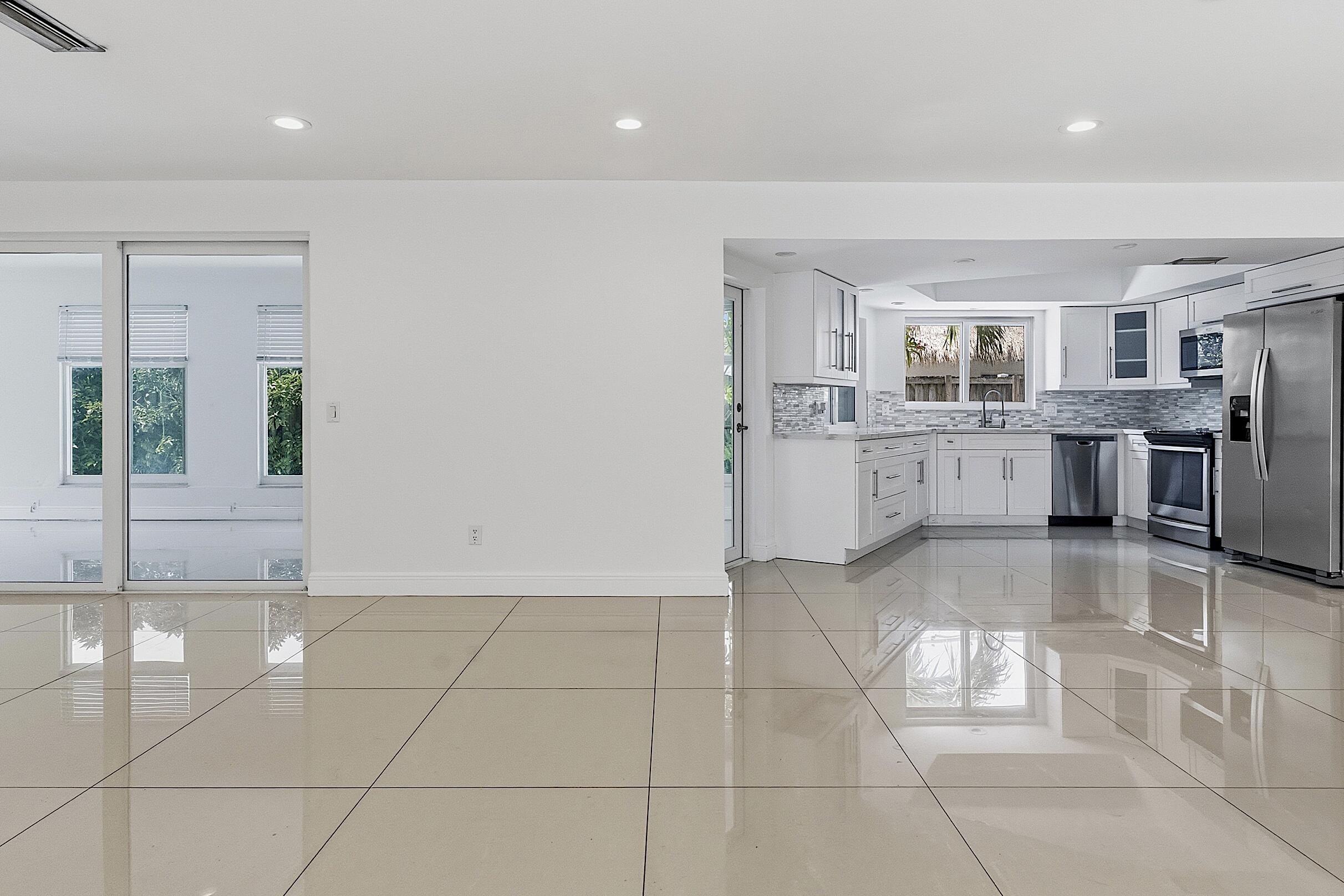 2910 Northeast 40th Court Lighthouse Point, FL 33064 - Photo 7 of 49 2910 NE 40th Ct - - 006