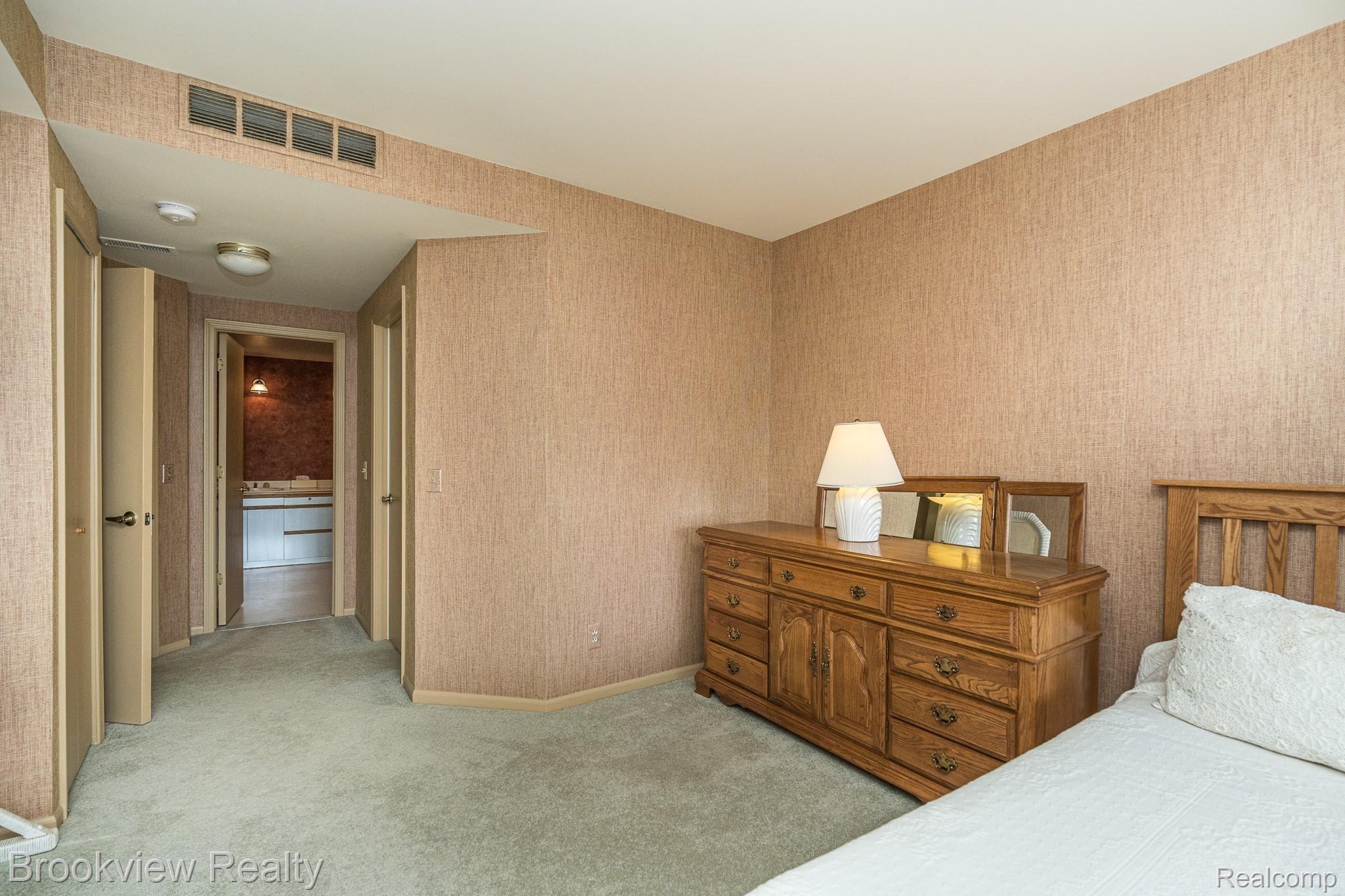 875 GreenView Court, Unit 57 Rochester, MI 48307 - Photo 31 of 47 875 Green View MLS-W039.jpg