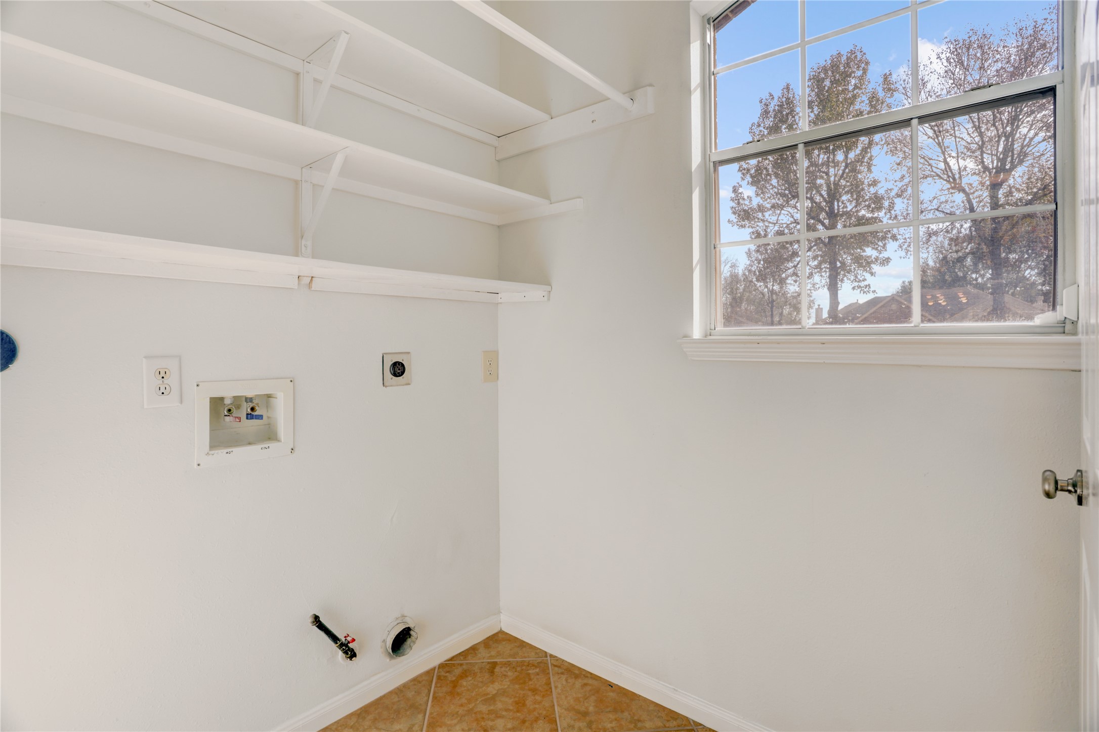 2811 Travick Lane Houston, TX 77073 - Photo 19 of 33 a view of a hallway