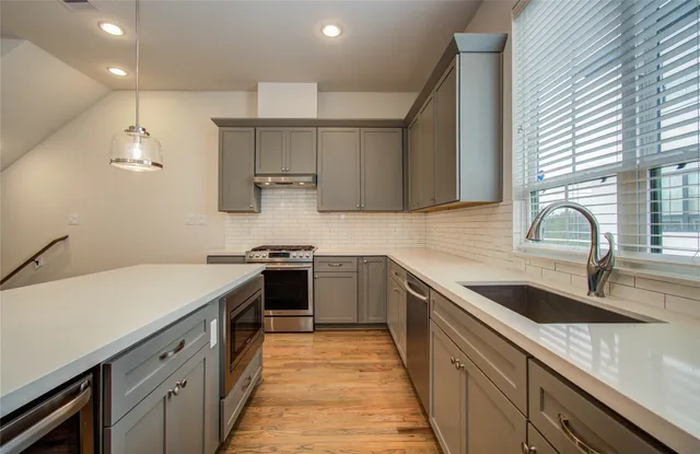 $389,990 | 2810 Grand Fountains Drive, Unit B, Houston, TX 77054