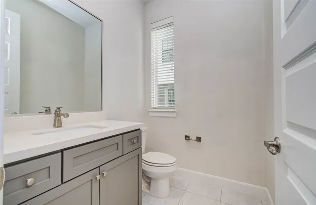 $389,990 | 2810 Grand Fountains Drive, Unit B, Houston, TX 77054