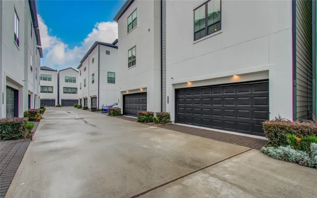 $389,990 | 2810 Grand Fountains Drive, Unit B, Houston, TX 77054