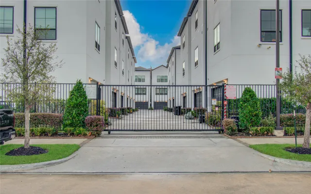 $389,990 | 2810 Grand Fountains Drive, Unit B, Houston, TX 77054