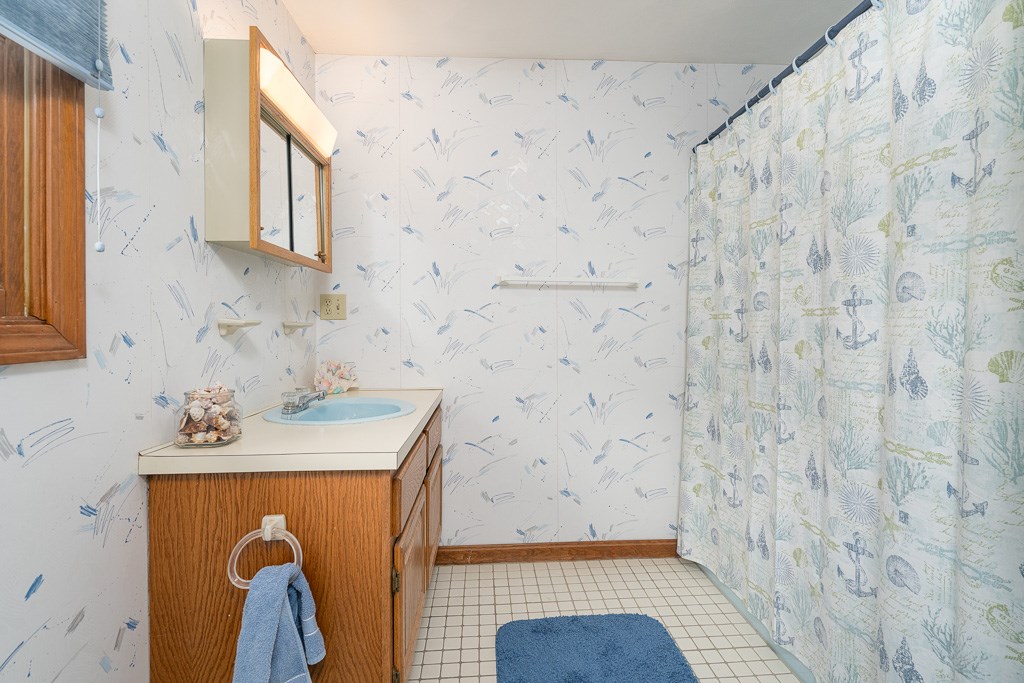 17 Fox Run Cranston, RI 02921 - Photo 20 of 39 Gallery Image 20