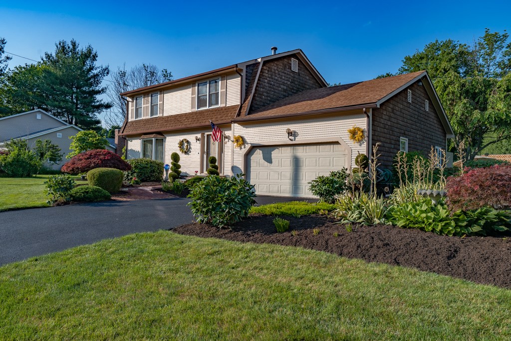 17 Fox Run Cranston, RI 02921 - Photo 2 of 39 Gallery Image 2