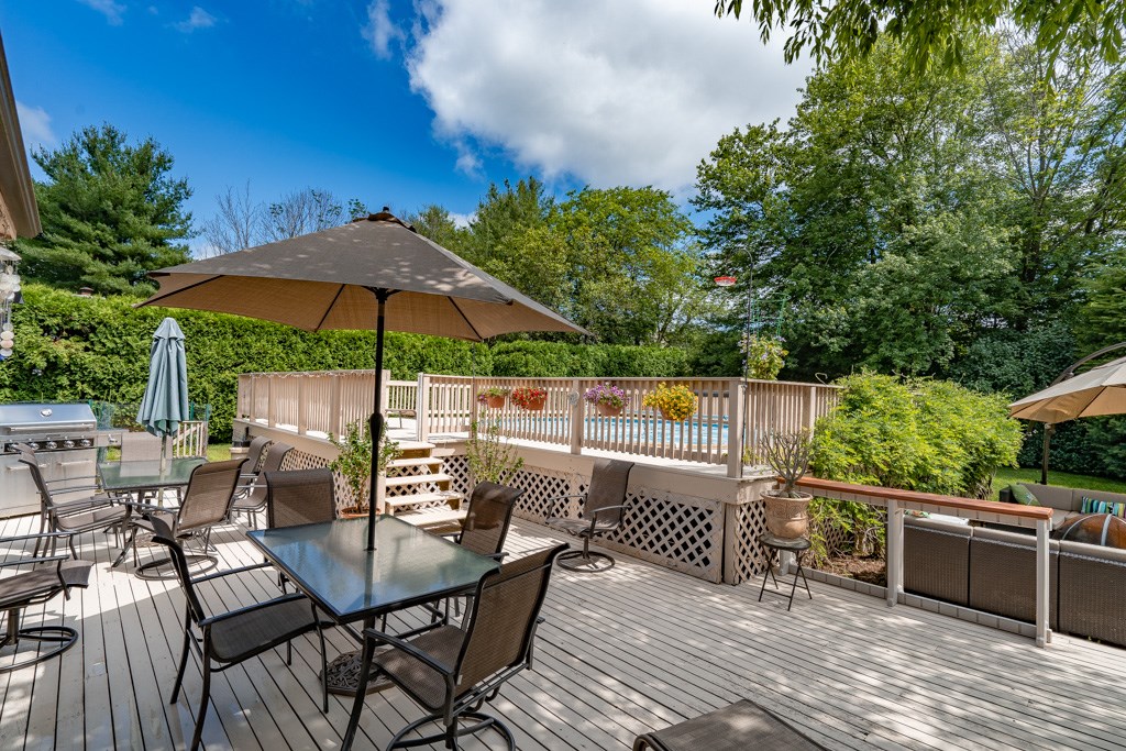 17 Fox Run Cranston, RI 02921 - Photo 27 of 39 Gallery Image 27