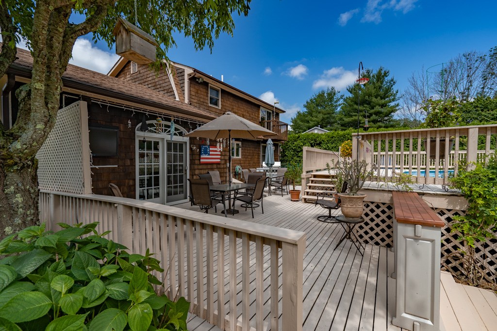 17 Fox Run Cranston, RI 02921 - Photo 28 of 39 Gallery Image 28