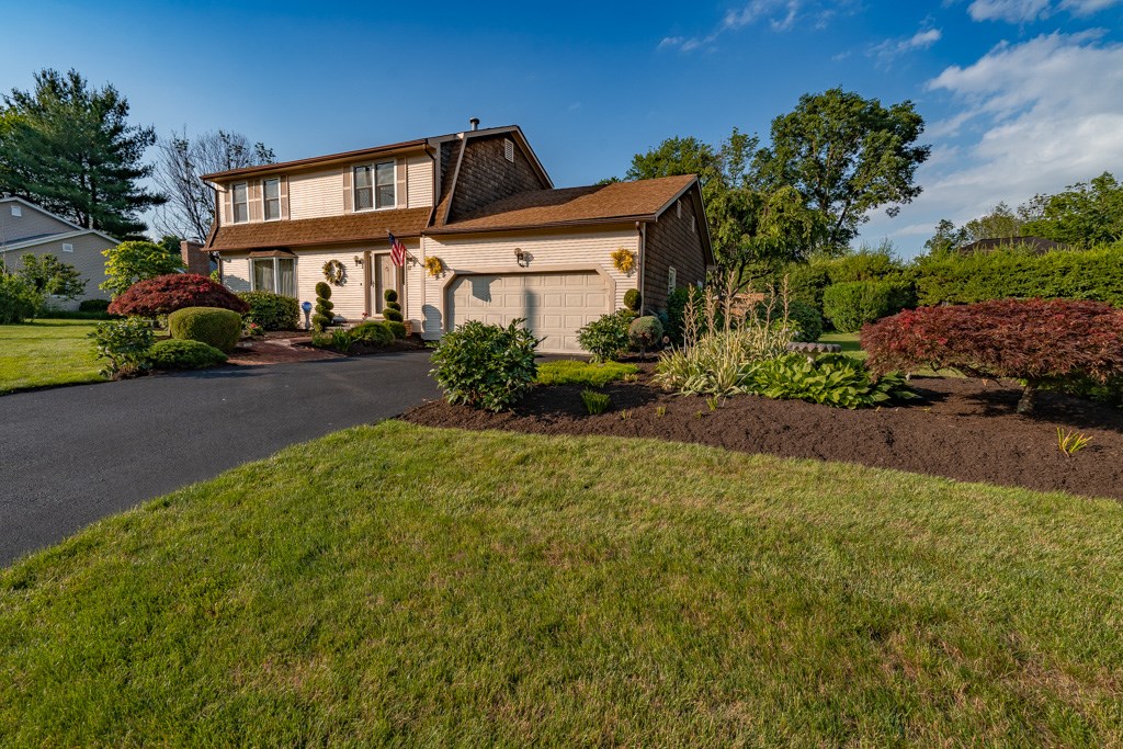 17 Fox Run Cranston, RI 02921 - Photo 3 of 39 Gallery Image 3