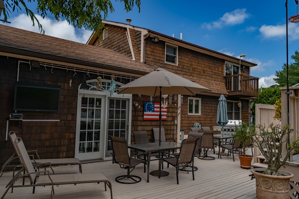 17 Fox Run Cranston, RI 02921 - Photo 33 of 39 Gallery Image 33