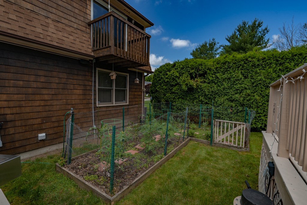 17 Fox Run Cranston, RI 02921 - Photo 34 of 39 Gallery Image 34