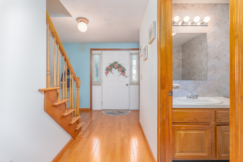 17 Fox Run Cranston, RI 02921 - Photo 4 of 39 Gallery Image 4