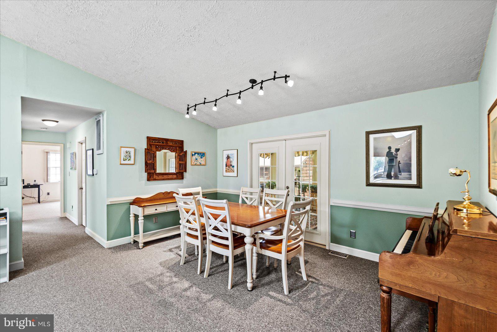 121 11th Street Colonial Beach, VA 22443 - Photo 10 of 33 a view of a dining room with furniture