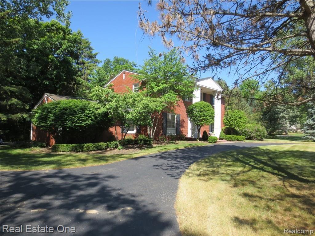 483 Willow Tree Lane Rochester Hills, MI 48306 - Photo 2 of 47