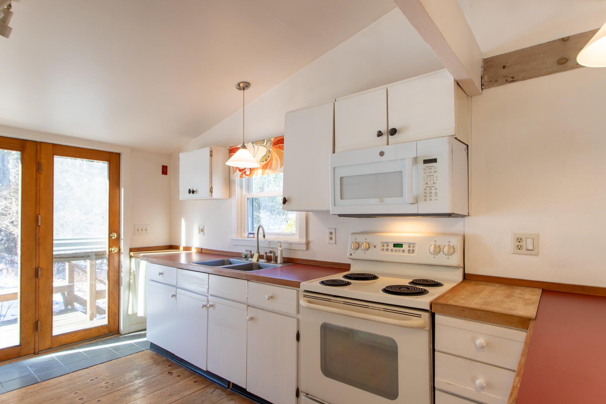 155 Brave Boat Harbor Road, Unit A Kittery, ME 03905 - Photo 8 of 18 155BBHkitchen