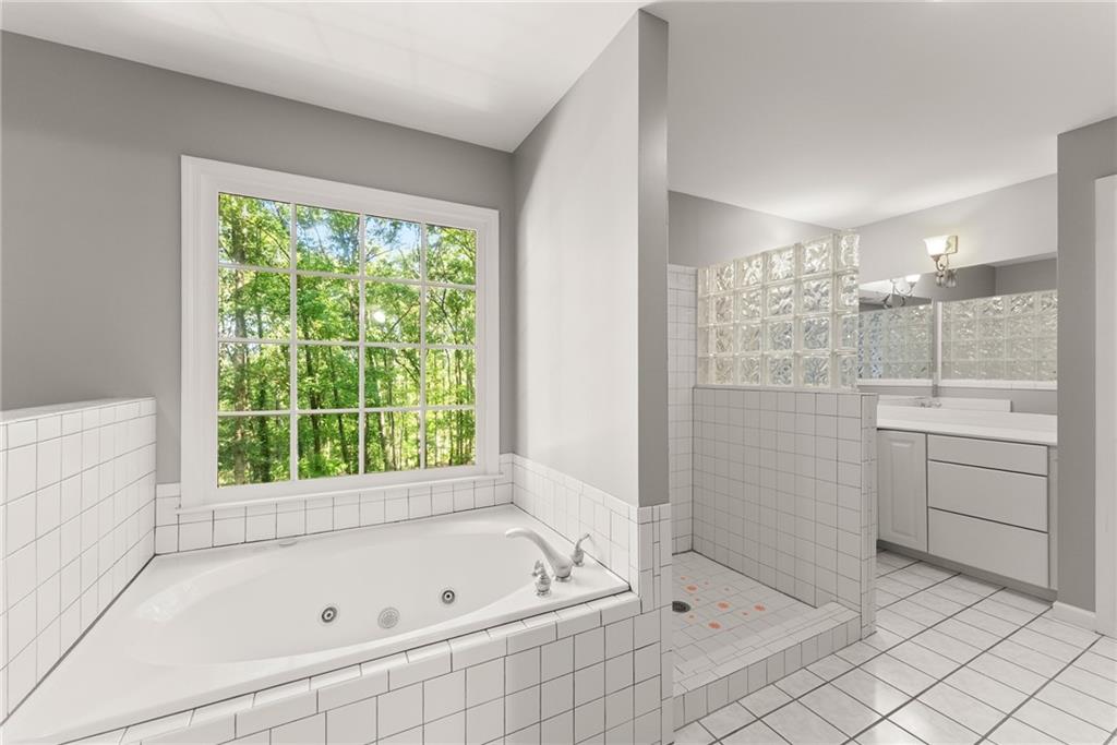 1040 Auburn Road Dacula, GA 30019 - Photo 32 of 42 a bathroom with a bathtub and a sink
