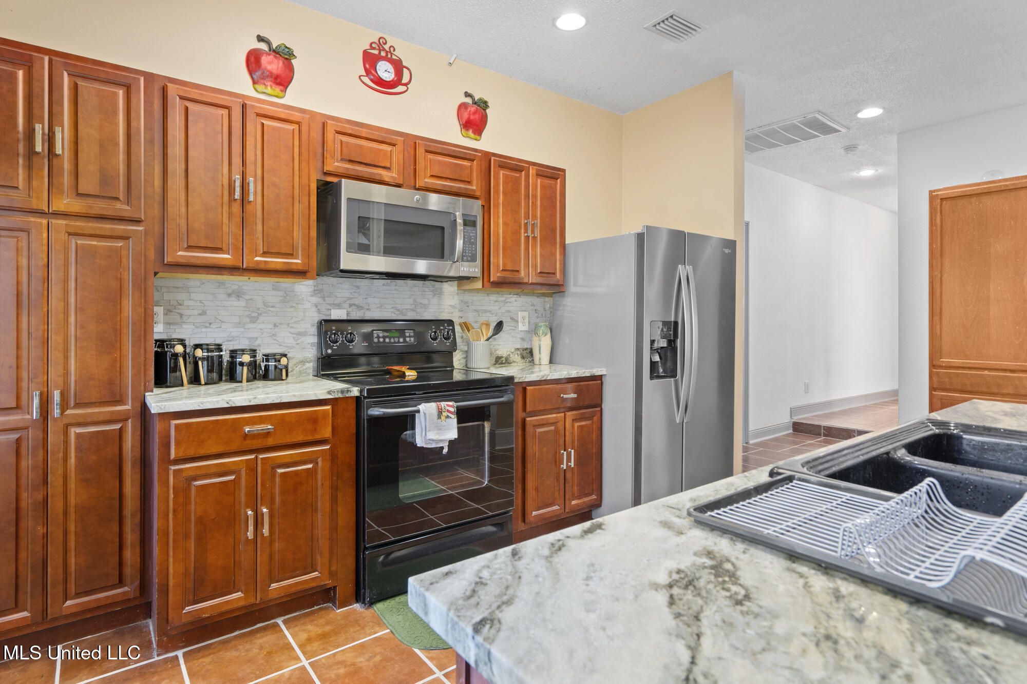 4700 Thompson Street Moss Point, MS 39563 - Photo 16 of 29 Kitchen