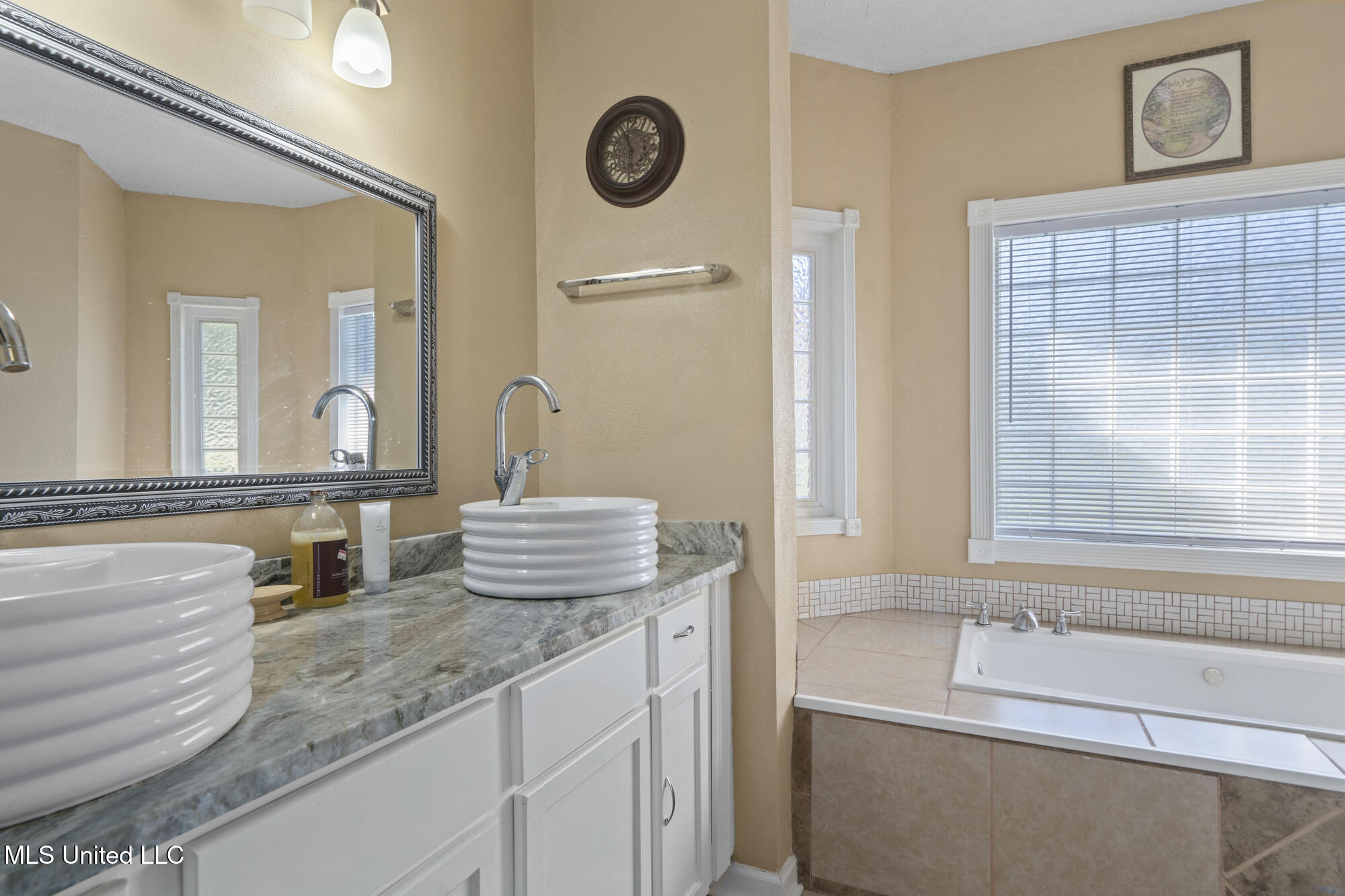 4700 Thompson Street Moss Point, MS 39563 - Photo 27 of 29 Bathroom #2