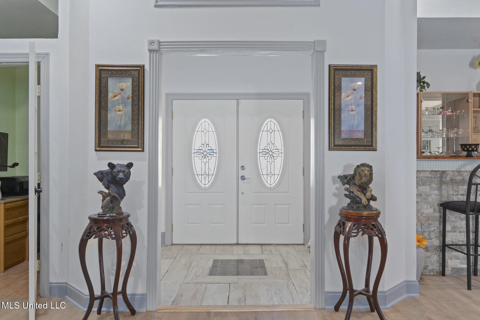 4700 Thompson Street Moss Point, MS 39563 - Photo 6 of 29 Foyer