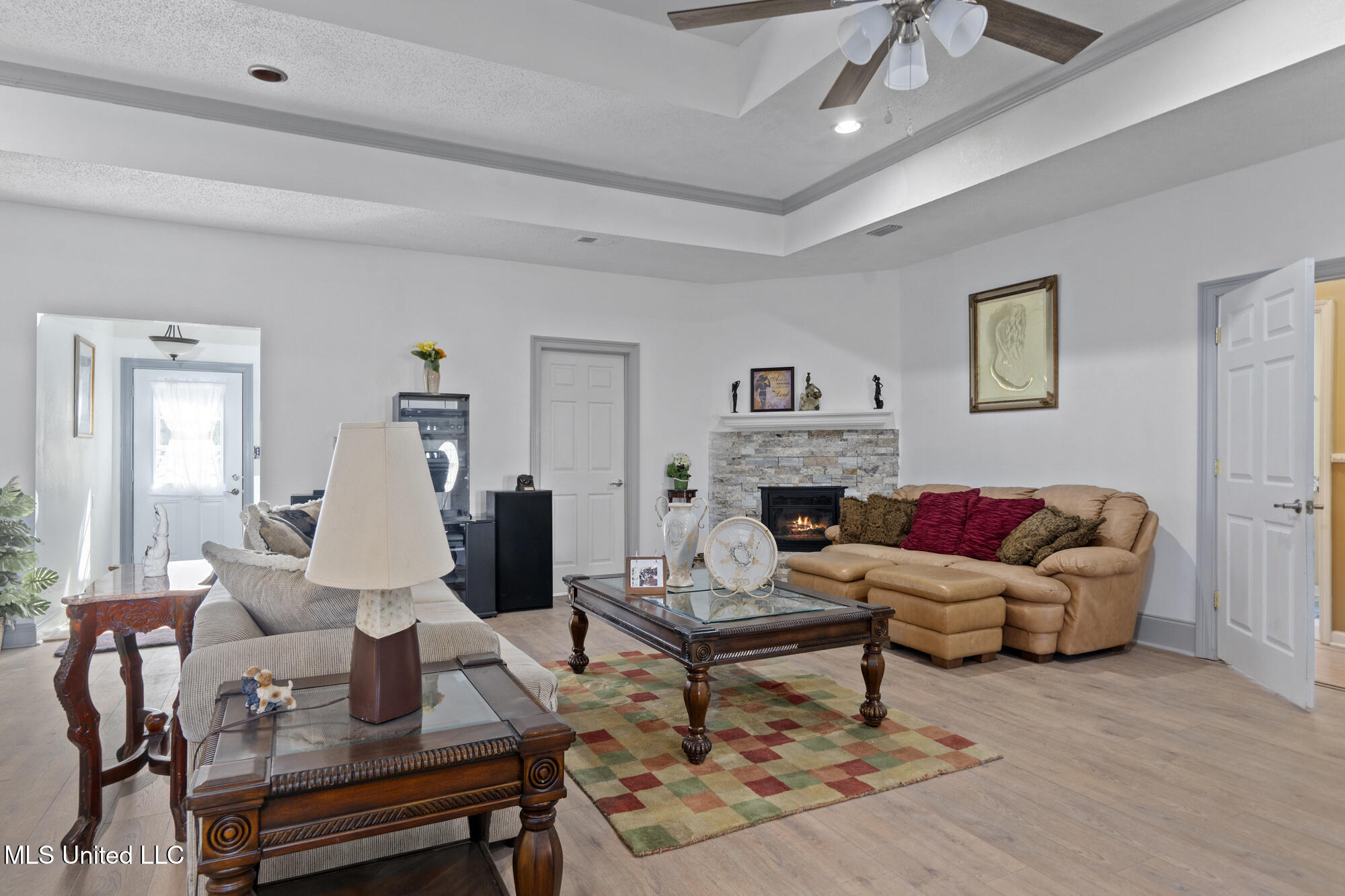 4700 Thompson Street Moss Point, MS 39563 - Photo 7 of 29 Living Room
