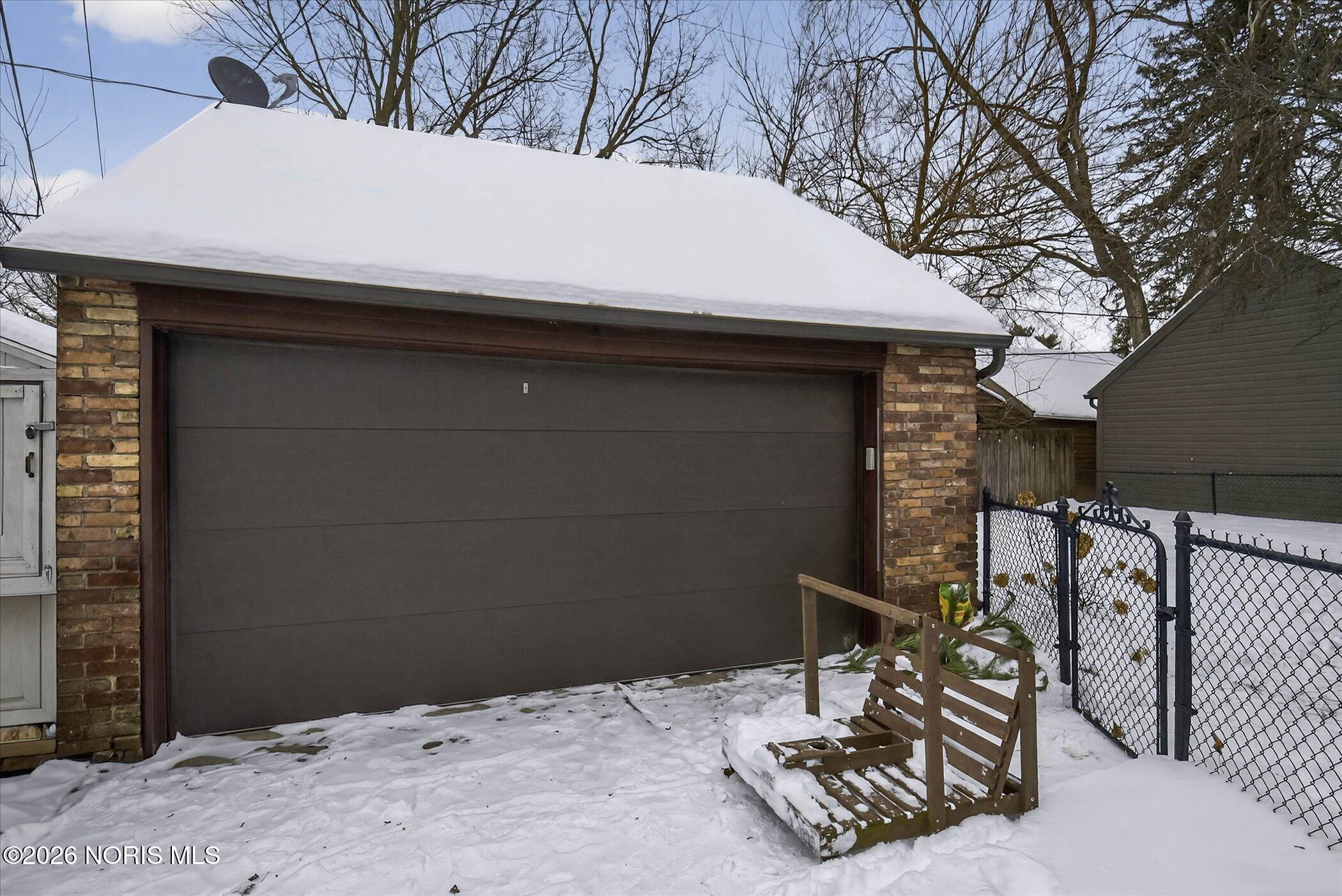 2644 Goddard Road Toledo, OH 43606 - Photo 3 of 5 56-2644-Goddard-Rd-Toledo-OH-43606-Windo