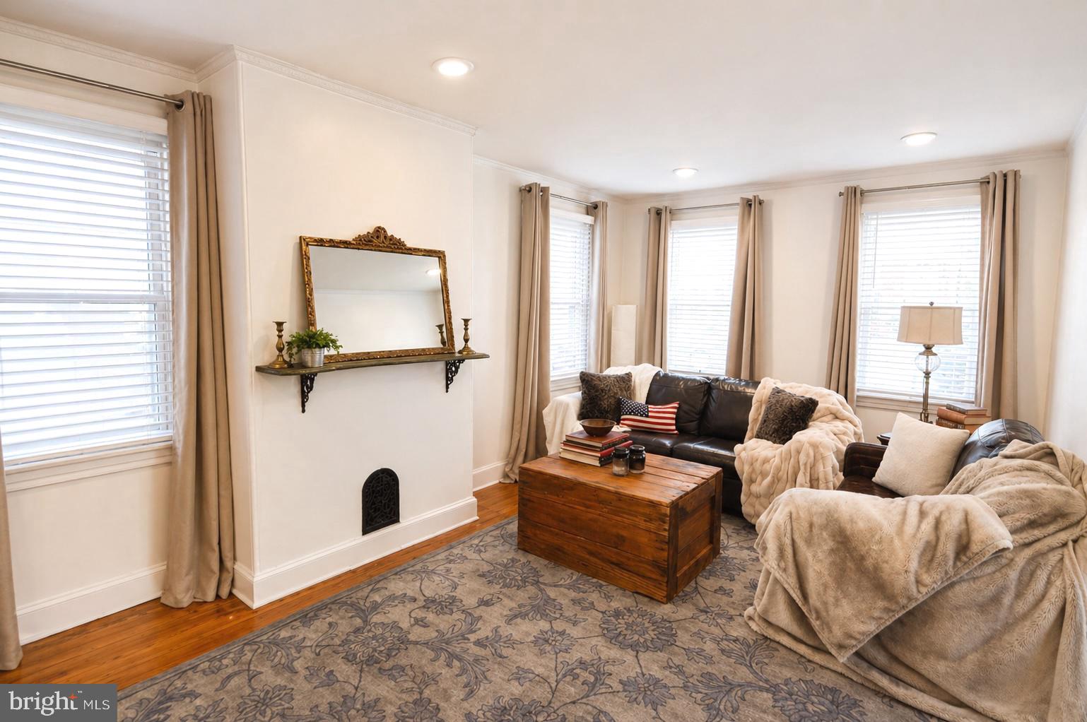 129 Buttonwood Street Mount Holly, NJ 08060 - Photo 3 of 31 Living room