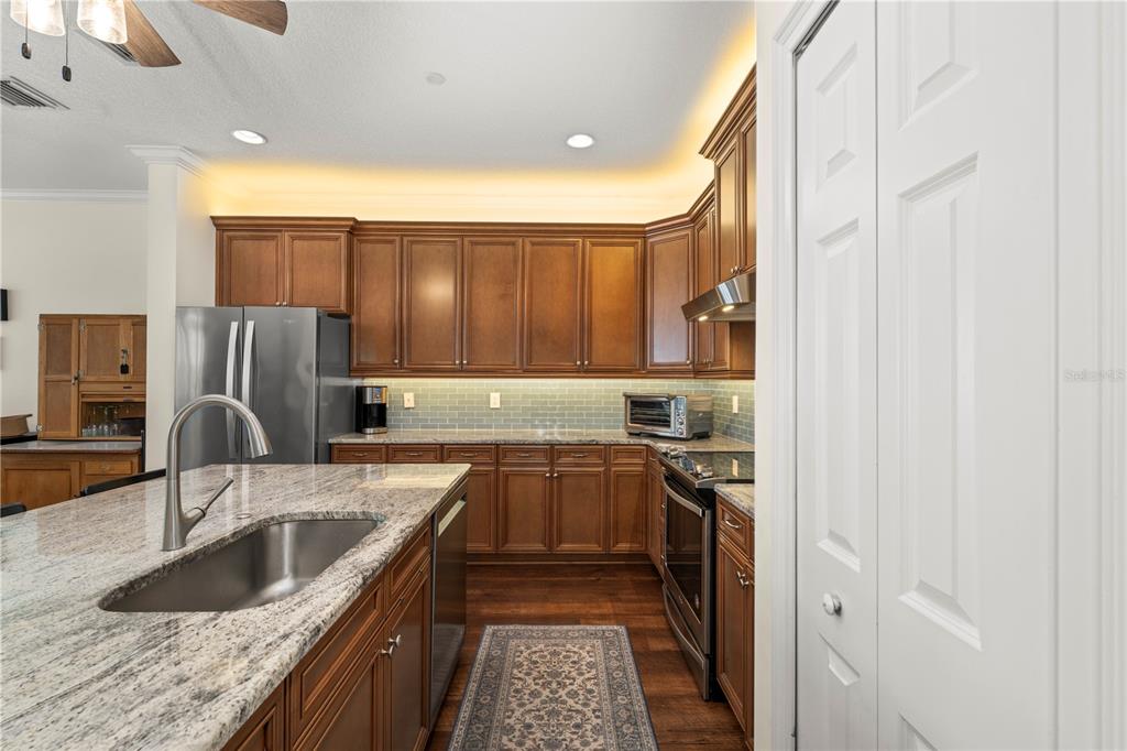 2843 Upper Park Road Orlando, FL 32814 - Photo 10 of 50
