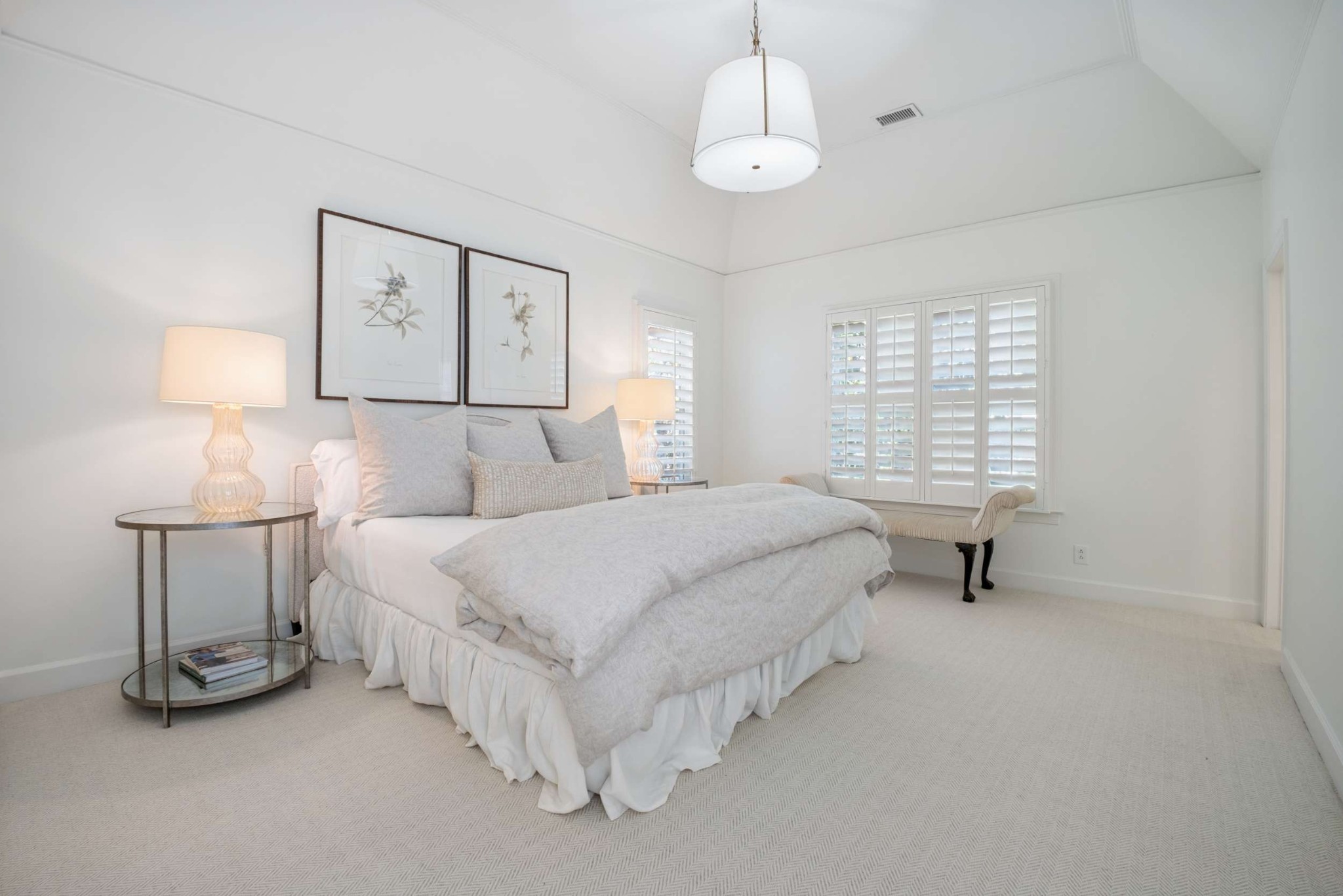 4402 Harding Place, Unit 4 Nashville, TN 37205 - Photo 20 of 35 a bedroom with a bed and a table