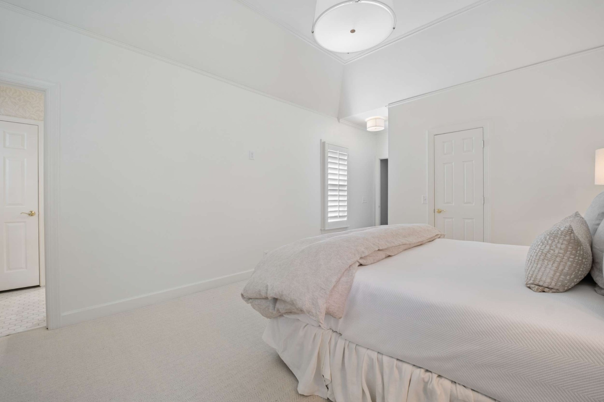 4402 Harding Place, Unit 4 Nashville, TN 37205 - Photo 21 of 35 a bedroom with a bed and a window