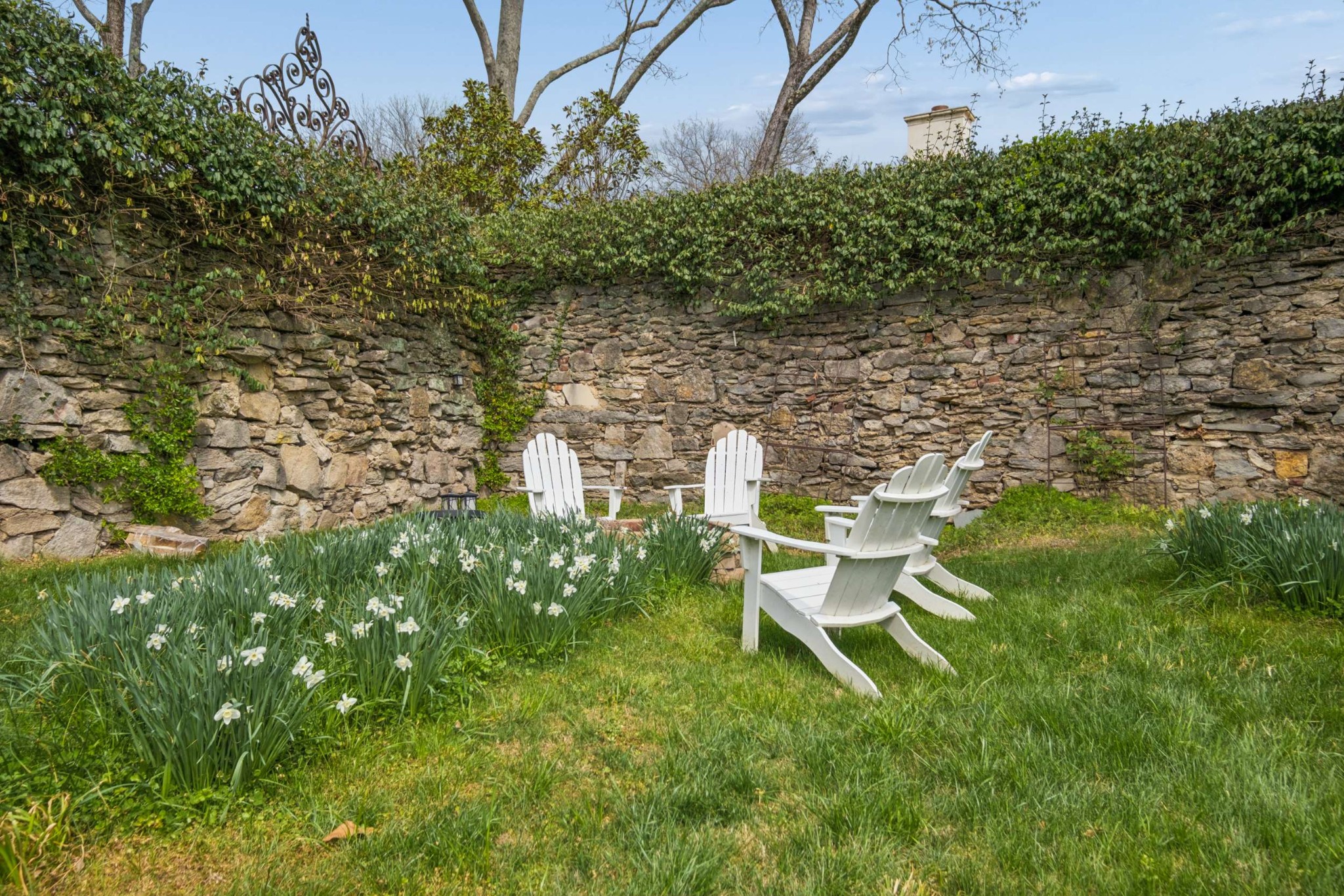 4402 Harding Place, Unit 4 Nashville, TN 37205 - Photo 34 of 35 a lawn chair sitting in middle of garden