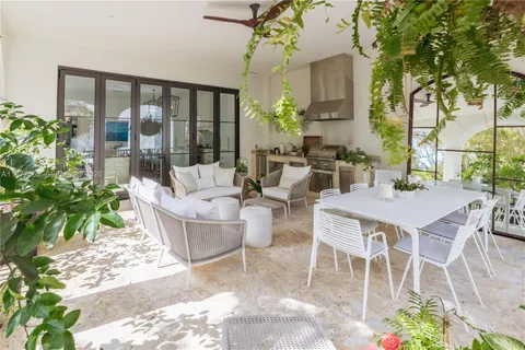 $6,950,000 | 743 Almeria Avenue, Coral Gables, FL 33134