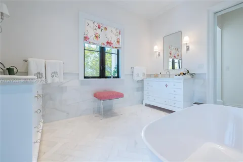 $6,950,000 | 743 Almeria Avenue, Coral Gables, FL 33134