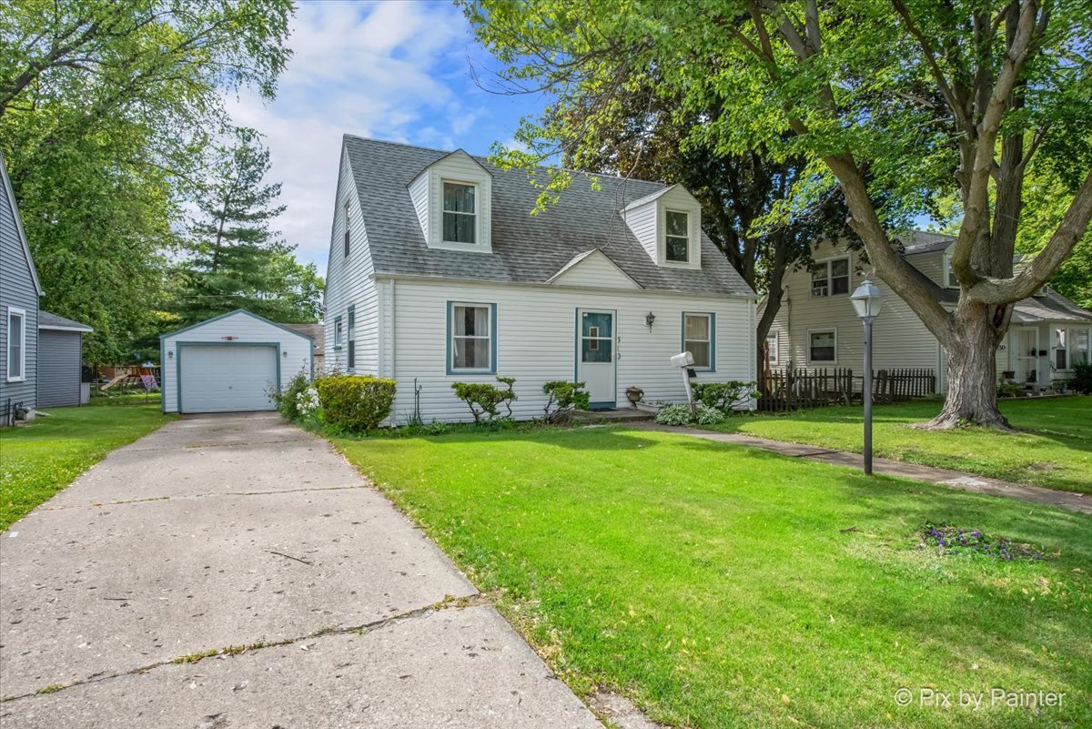 510 South Alfred Avenue Elgin, IL 60123 - Photo 3 of 7 a front view of house with yard and green space