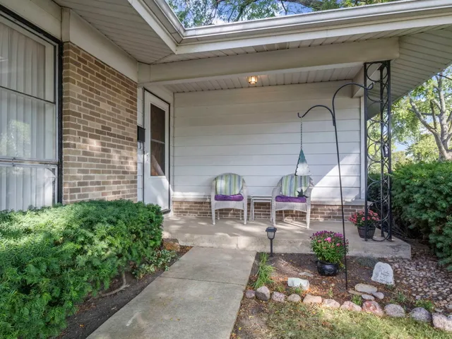 $349,900 | 1194 Cedar Lane, Elk Grove Village, IL 60007