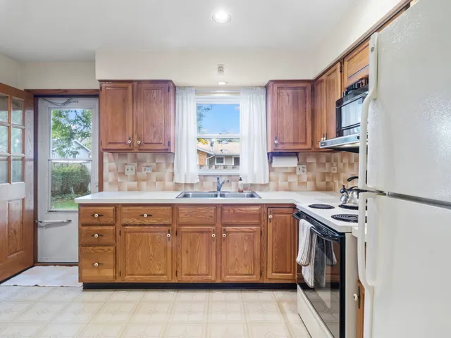 $349,900 | 1194 Cedar Lane, Elk Grove Village, IL 60007