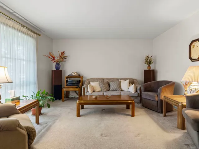 $349,900 | 1194 Cedar Lane, Elk Grove Village, IL 60007