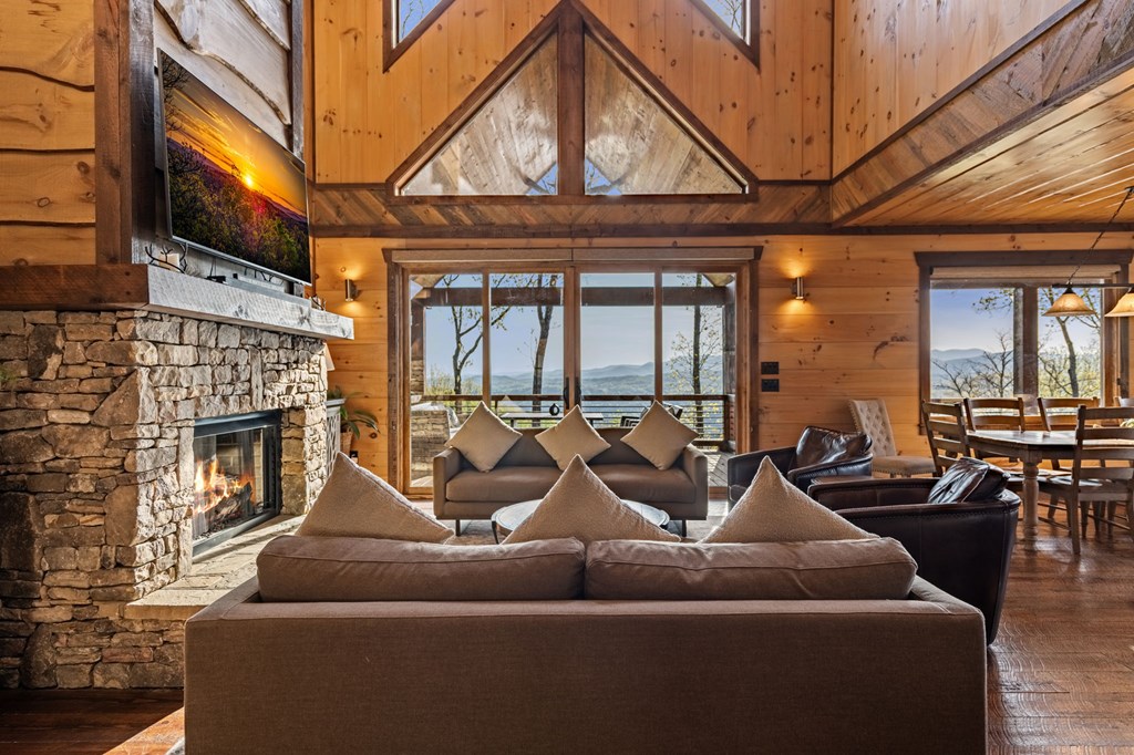 608 Blue Ridge Heights Drive Blue Ridge, GA 30513 - Photo 3 of 38