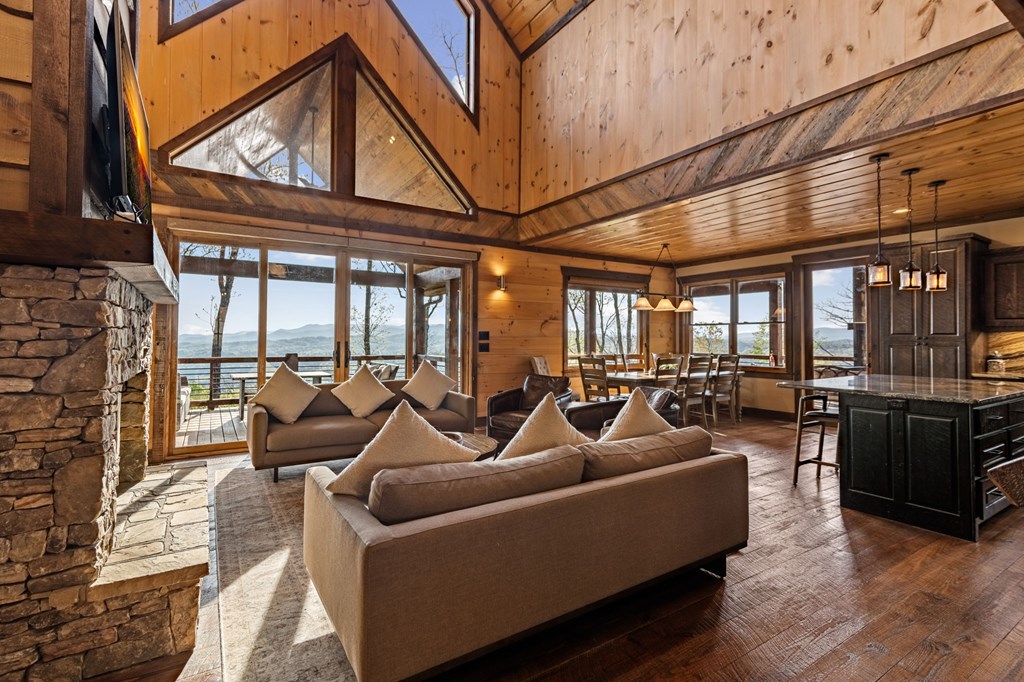 608 Blue Ridge Heights Drive Blue Ridge, GA 30513 - Photo 7 of 38