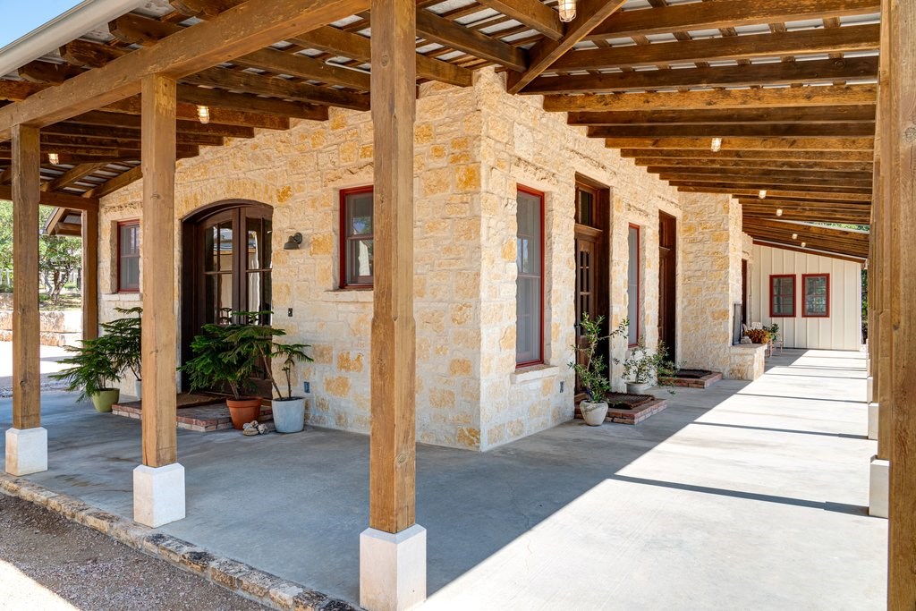 309 Ridgeview Drive Fredericksburg, TX 78624 - Photo 8 of 65