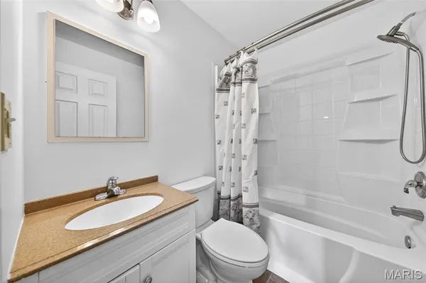 $2,450 | 264 Braeshire Drive, Ballwin, MO 63021