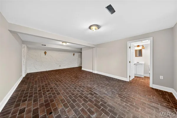 $2,450 | 264 Braeshire Drive, Ballwin, MO 63021