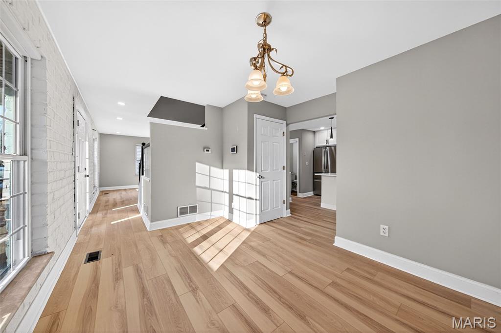 264 Braeshire Drive Ballwin, MO 63021 - Photo 8 of 36